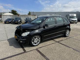 damaged passenger cars Mercedes B-klasse B180 automaat 2010/8