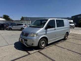 dañado vehículos comerciales Volkswagen Transporter 2.5 TDI Aut. DC 2005/10