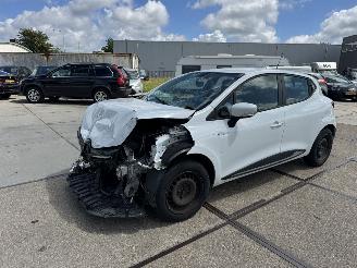 skadebil auto Renault Clio 1.5 DCI Eco Authentique 2016/1