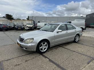uszkodzony samochody osobowe Mercedes S-klasse 320 2001/6