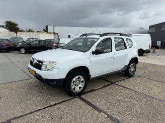 Damaged car Dacia Duster 1.6 Laureate 2 wd 2011/2