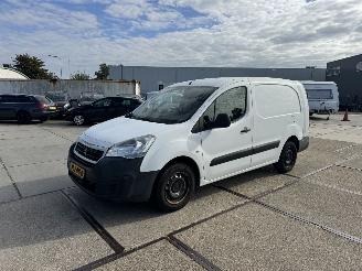 skadebil bedrijf Peugeot Partner 1.6 HDI L2 H1 2016/8