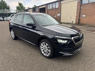 Damaged car Skoda Kamiq Ambition PANO AUTOMAAT Keyless entry & GO Achteruitrijcamera trekhaak 2024/6