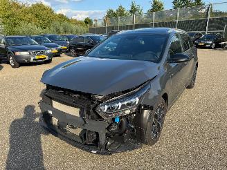 uszkodzony samochody osobowe Kia Ceed GT Line Business DIESEL HYBRIDE PANO LEDER LED 2024/4