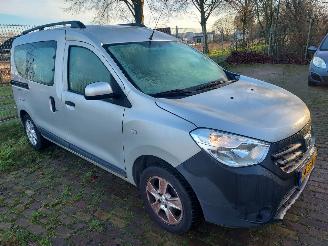 krockskadad bil auto Dacia Dokker 1.2 Tce Laureate 1e eigenaar 2015/2