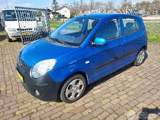 Damaged car Kia Picanto 1.0 i + apk 2010/6