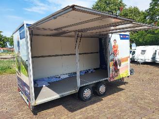 krockskadad bil aanhanger Van Weel  Gesloten aanhanger met 3 zijkleppen 2700 kilo 2000/11