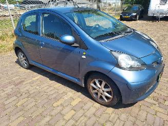 Toyota Aygo 5 deurs picture 1