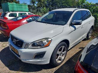 Voiture accidenté Volvo Xc-60 GERESERVEERD  2.0 Benzine AUTOMAAT 2011/2