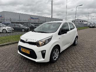 Damaged car Kia Picanto 1.0  AIRCO Euro6 2019/5