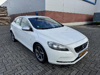 Volvo V-40 1.6 D2 Momentum picture 3