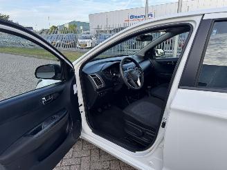 Hyundai I-20 1.2 i  63kw Airco picture 15