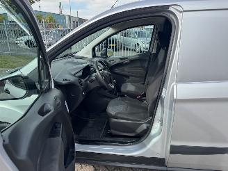 Ford Transit Courier Van  picture 10