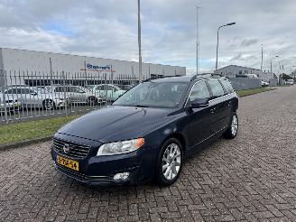 krockskadad bil auto Volvo V-70 2.0 D4 Nordic+ 2014/5