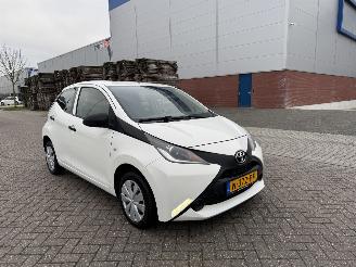 Unfallwagen Toyota Aygo 1.0 VVT-i 51Kw AIRCO 2015/9