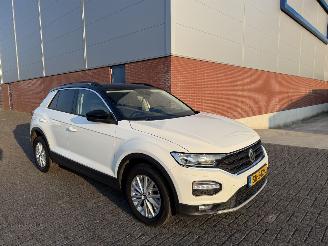 Schadeauto Volkswagen T-Roc 1.0 TSI 85Kw NAVI 2018/4