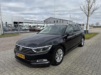 damaged passenger cars Volkswagen Passat 1.6 TDI 88Kw DSG Clima - Navi 2017/9