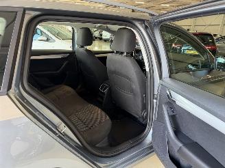 Skoda Octavia 1.2 TSI 77Kw Clima - Navi picture 16