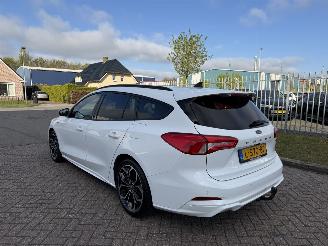 Ford Focus 1.0 EcoBoost Hybrid ST Line picture 3