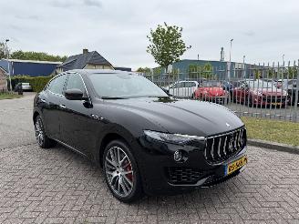 uszkodzony samochody osobowe Maserati Levante 3.0 V6 S AWD GranLusso 2016/9