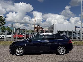 Voiture accidenté Peugeot 308 SW 1.5 Blue HDI 96Kw NAVI Euro6 2019/9