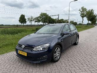 Vaurioauto  passenger cars Volkswagen Golf 1.0 TSi 85Kw Clima - Navi 2017/1
