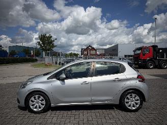 Peugeot 208 1.2 60kw Euro6 - Airco - Navi picture 2