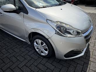 Peugeot 208 1.2 60kw Euro6 - Airco - Navi picture 8