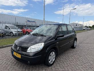 Schadeauto Renault Scenic 1.6 16V 82Kw Clima 2006/9