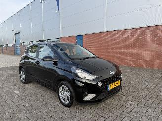 damaged passenger cars Hyundai I-10 1.0 49kw AIRCO - NAVI 2022/10