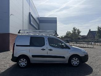 damaged commercial vehicles Peugeot Partner 1.6 HDI 66kw AIRCO 2015/2