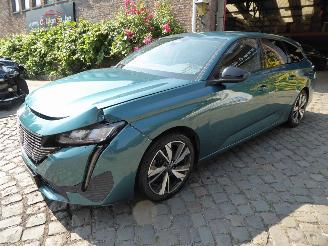 krockskadad bil auto Peugeot 308 SW Allure 2023/4