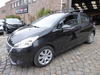 krockskadad bil auto Peugeot 208  2015/3