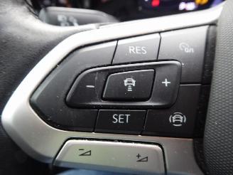 Volkswagen Golf Life picture 16