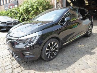 skadebil auto Renault Clio V Techno 2023/8