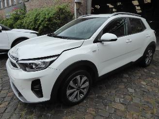 damaged passenger cars Kia Stonic Pure 2024/12