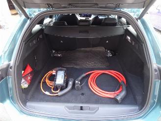 Peugeot 308 SW Hybrid GT picture 29
