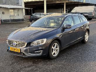 Unfallwagen Volvo V-60 2.0 D4 Summum Dak Clima PDC 2014/8