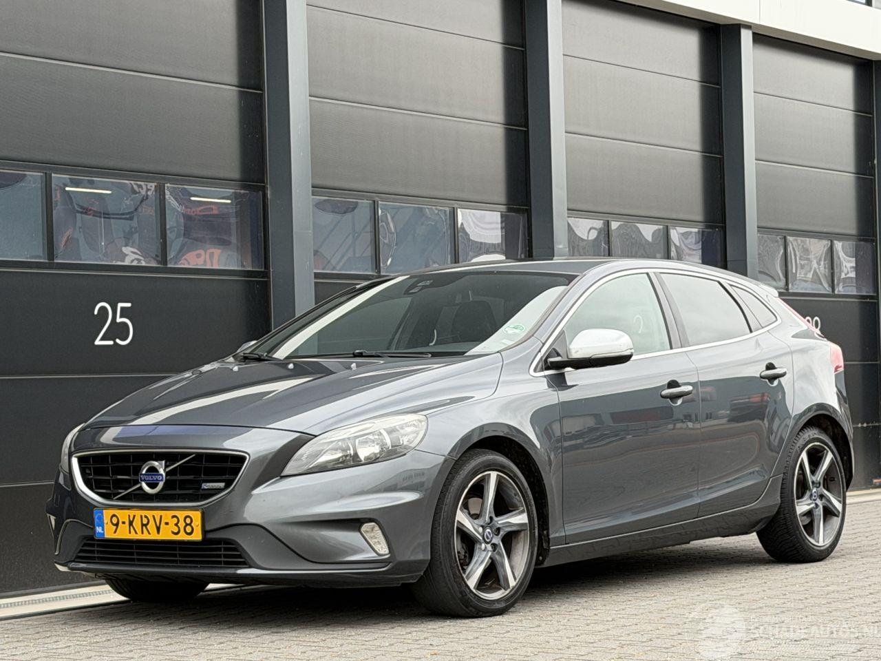 Volvo V-40 1.6 D2 R-Design