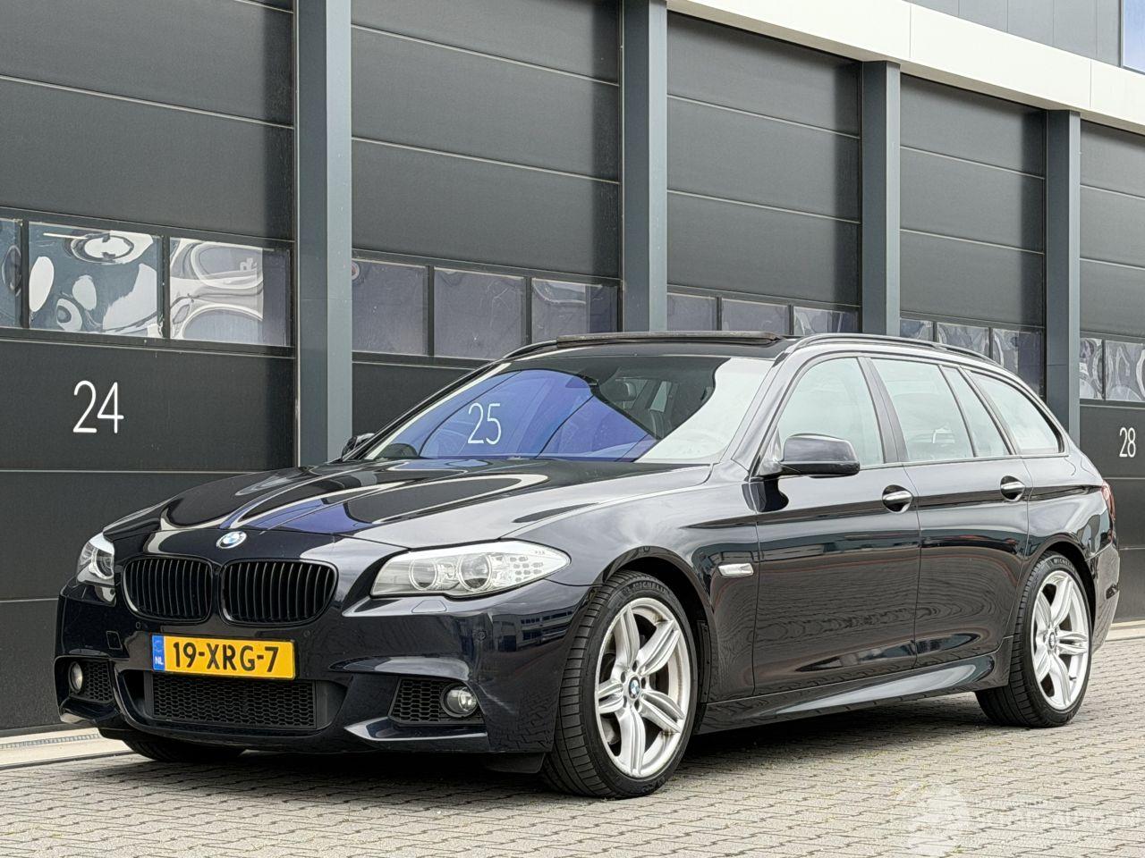 BMW 5-serie 535d M-Pakket Pano Camera Leer