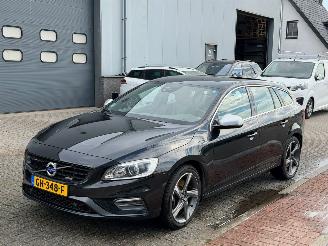 Coche accidentado Volvo V-60 2.4 D6 AWD Plug-In Hybrid R-Design 2014/6