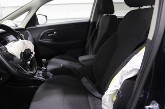 Kia Carens  picture 10