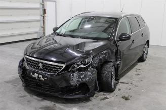 Damaged car Peugeot 308  2021/2