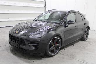 damaged passenger cars Porsche Macan  2021/2