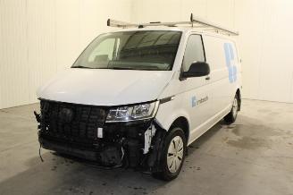 Damaged car Volkswagen Transporter T6 2022/3