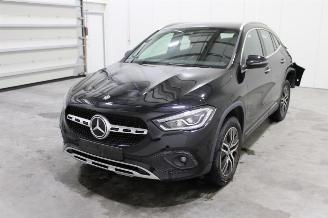 uszkodzony samochody osobowe Mercedes GLA 200 2021/4