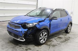 damaged passenger cars Kia Stonic  2022/12