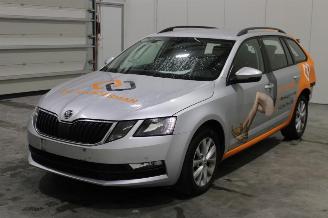 uszkodzony samochody osobowe Skoda Octavia  2020/9