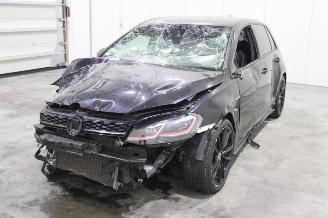 damaged passenger cars Volkswagen Golf  2019/7