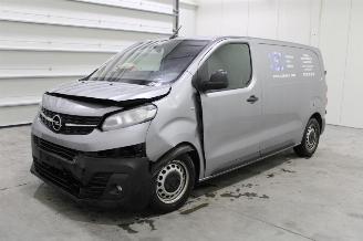 krockskadad bil auto Opel Vivaro  2021/10